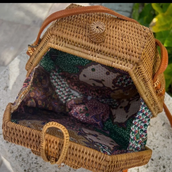 Hexagonal Woven Tan Bag - Picture 3 of 5